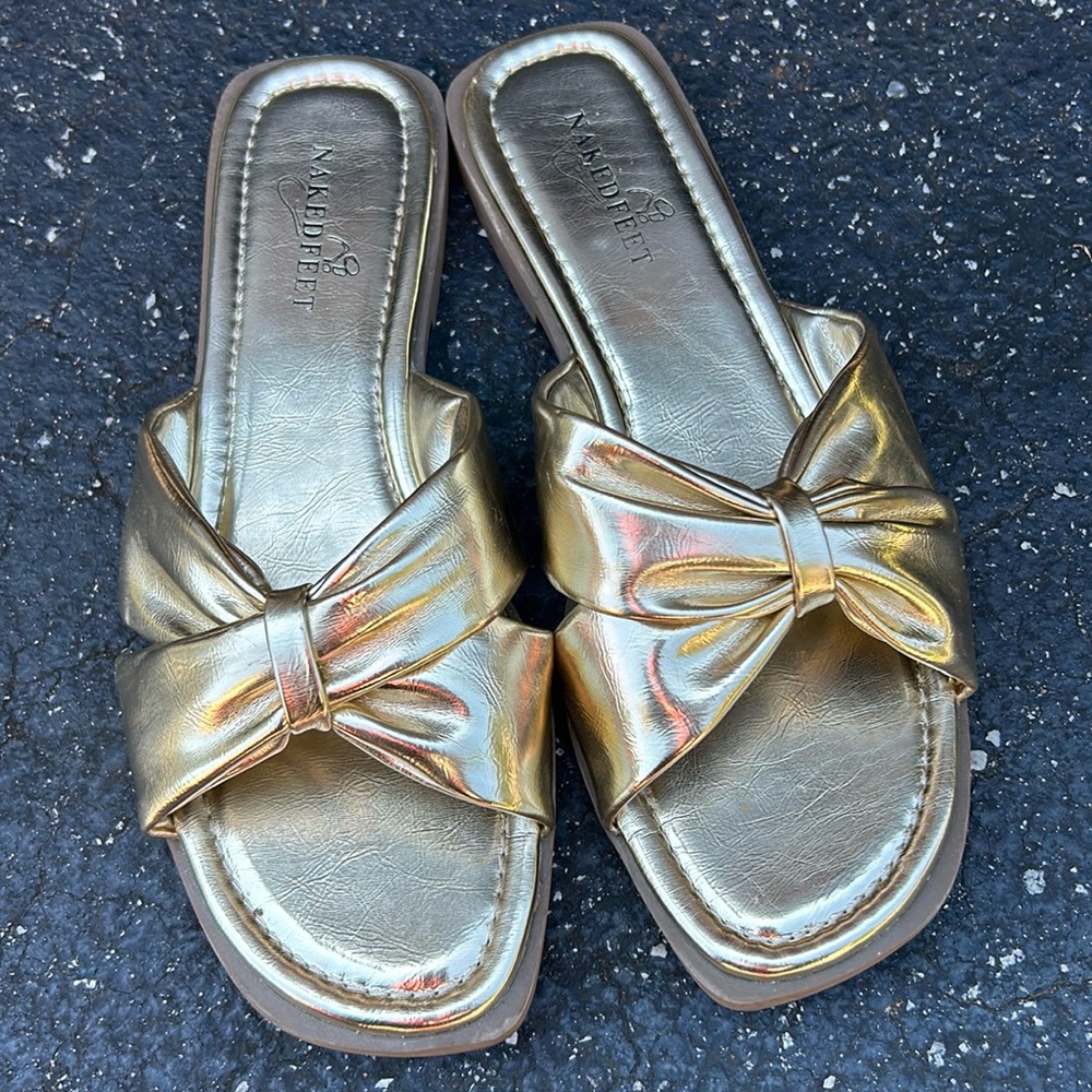 Indulge in luxurious elegance in Goa. These gold padded criss-cross sandals